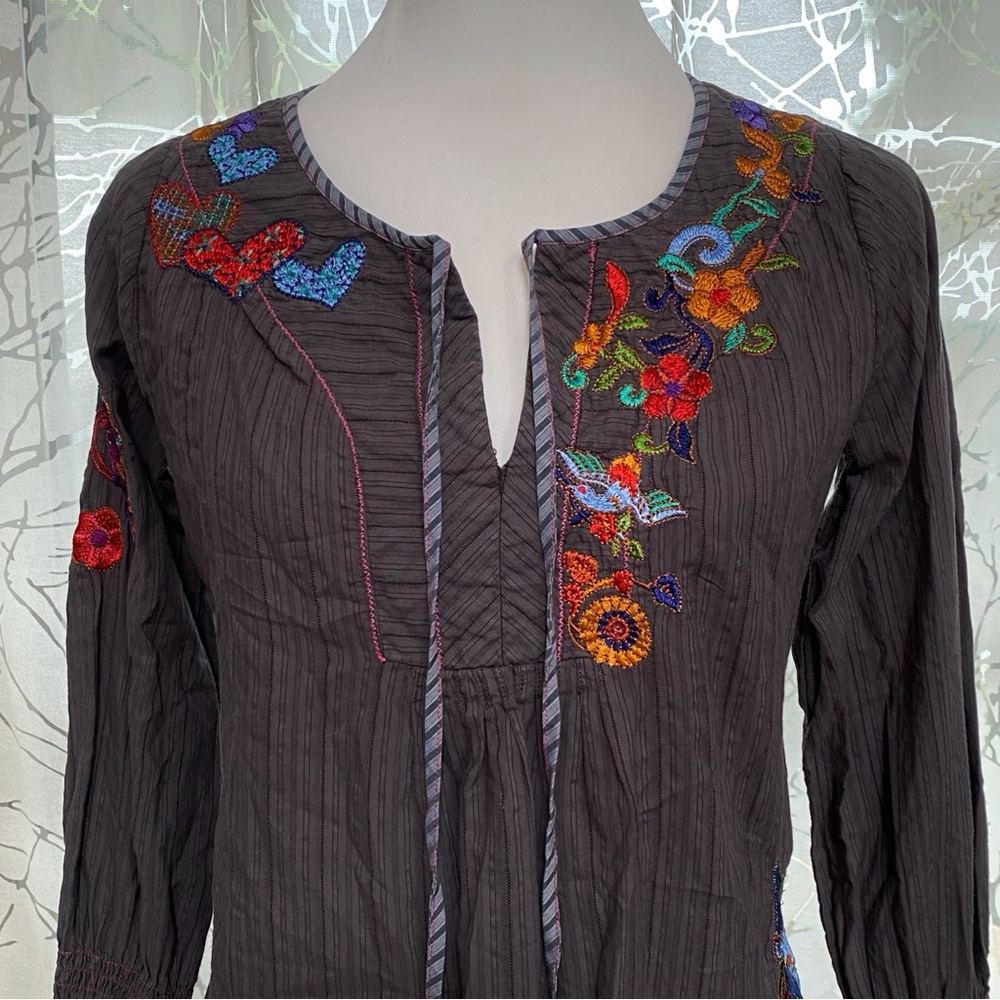 3J JOHNNY WAS flower butterfly heart embroidered gray long sleeve neck tie top - Picture 3 of 11